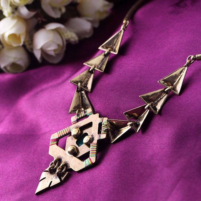 Collier De Déclaration Triangulaire Géométrique Rétro En Métal De Mode Pour Les Femmes