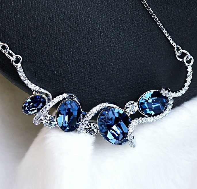 Collier À La Mode En Cristal Bleu Avec Pendentif Incrusté De CZ