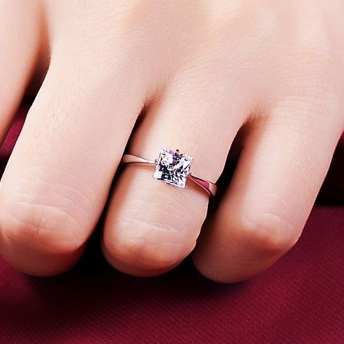 1.0ct Bague De Fiançailles En Zircone Cubique Taille Princesse Pour Femme Avec Style À 4 Griffes En Argent Sterling 925