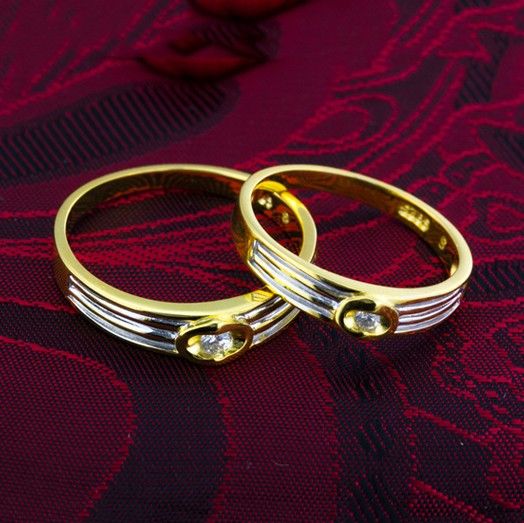 Anneaux De Couple En Forme De Coeur S925 Plaqué Argent Incrusté D'or En Zircone Cubique