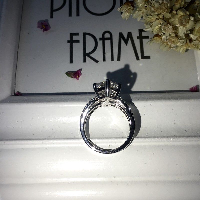 Bague De Luxe Exclusive Pour Femme En Argent Plaqué Or Incrusté De 1 Ct Éblouissant Zircone Cubique