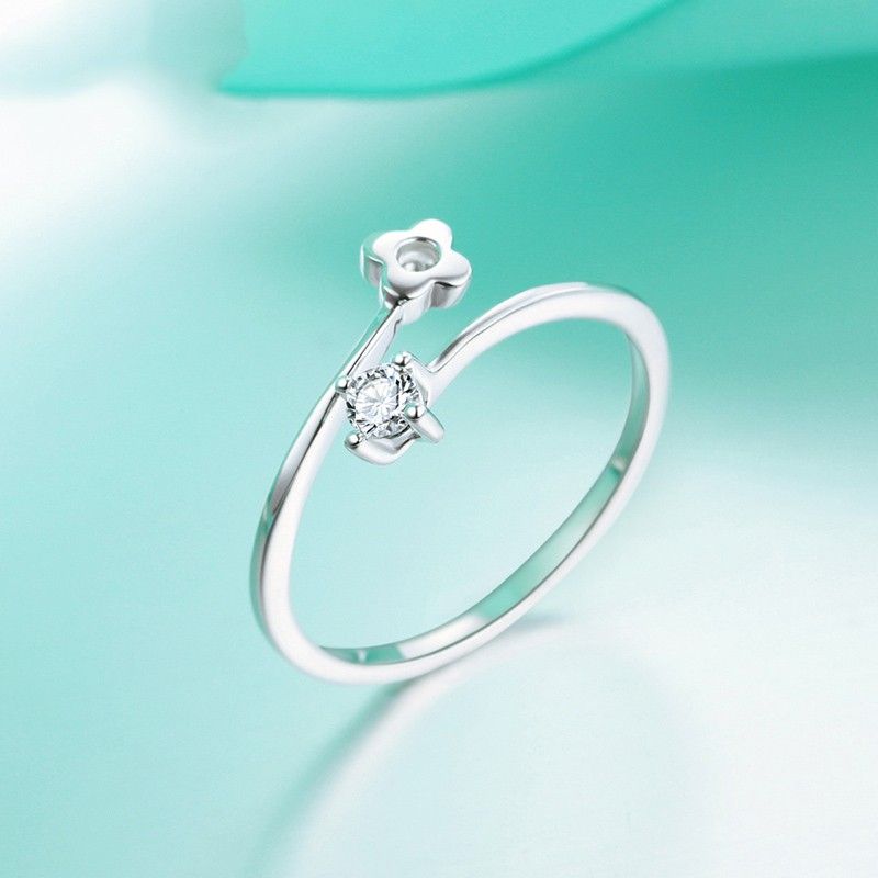 Bague En Zircon Cubique Avec Incrustation En Argent 925 Avec Trèfle Confortable Et Mince