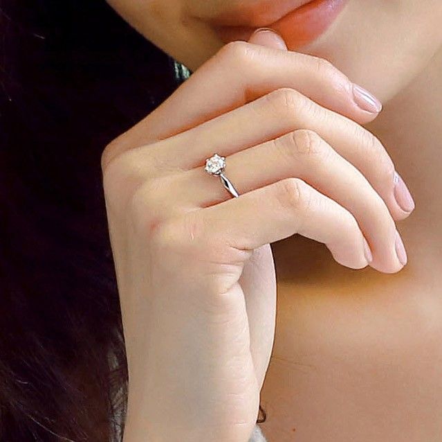 Belle Bague De Fiançailles Taille Multi-facettes En Argent Incrusté De CZ S925
