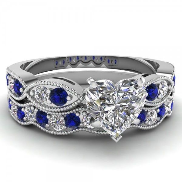 Coeur Coupé Créé Saphir Blanc Avec Pierre Latérale Bleue Plaqué Rhodium 925 Bague De Mariage Pour Femme En Argent Sterling / Ensemble De Mariée