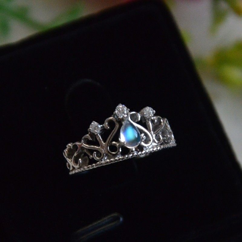 Retro Court Temperament Hollow 925 Sterling Silver Incrusté Moonstone Crown Ring