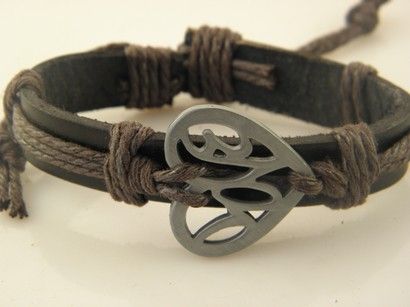 Bracelet En Cuir Fait À La Main En Forme De Coeur Évidé