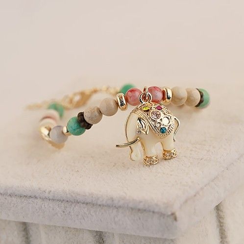 Gemmes Colorées Vintage Avec Le Bracelet Des Femmes Pendentif Éléphant En Vedette