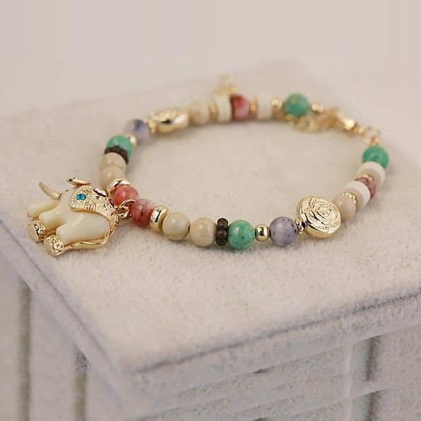 Gemmes Colorées Vintage Avec Le Bracelet Des Femmes Pendentif Éléphant En Vedette